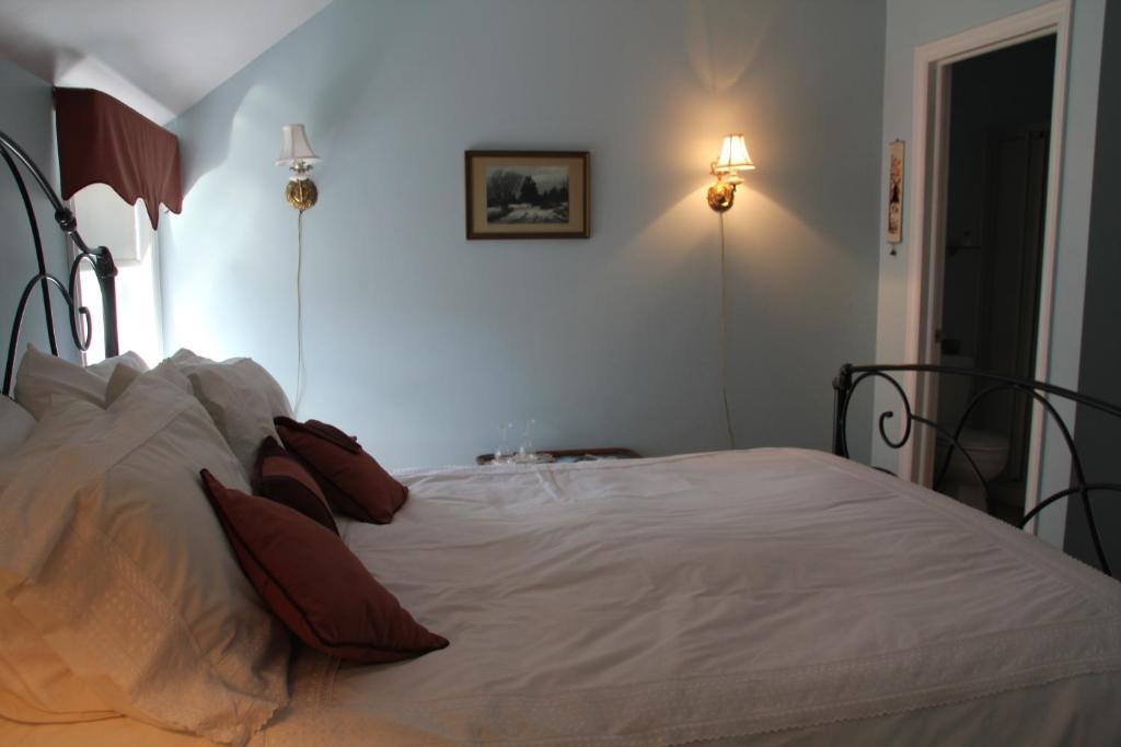 Tulips And Thistle B&B Truro Zimmer foto